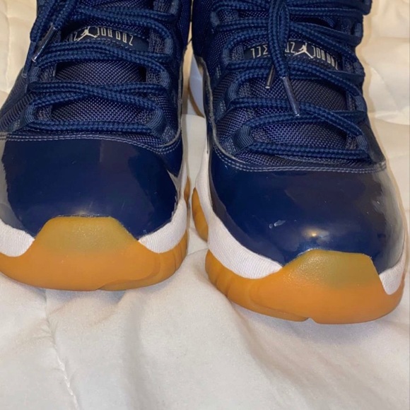 Jordan 11 low “navy gum” - Picture 2 of 3